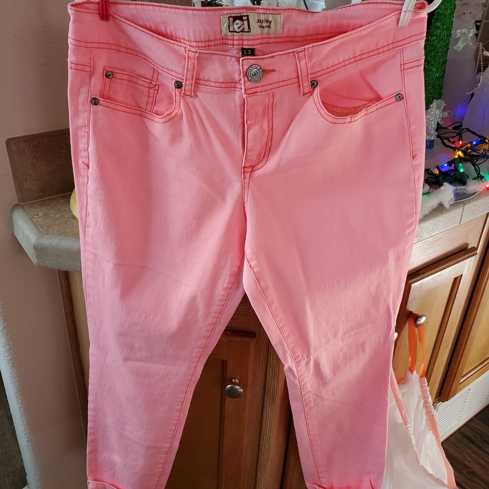 New no tags Lei Ashley Lowris Capris size 13